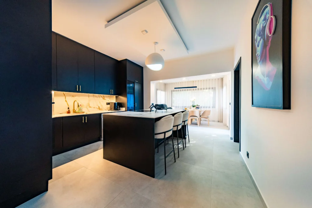 Professional HDR real estate photography kitchen luxury villa Marbella, Nueva Andalucia