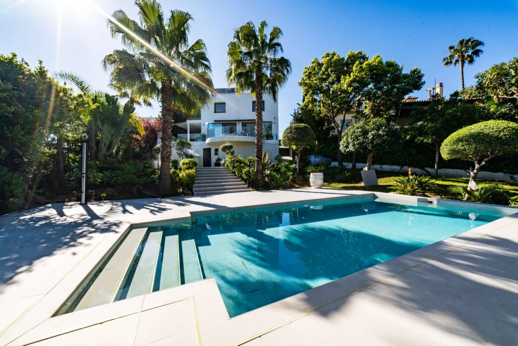 Real Estate HDR Photo of a luxury swimming pool in a €4m Luxury Villa in Nueva Andalucia, Marbella