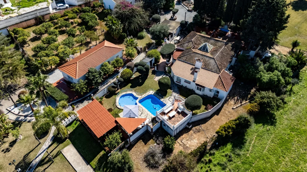 Drone view of a finca with two pools in Alhaurín de la Torre, Málaga