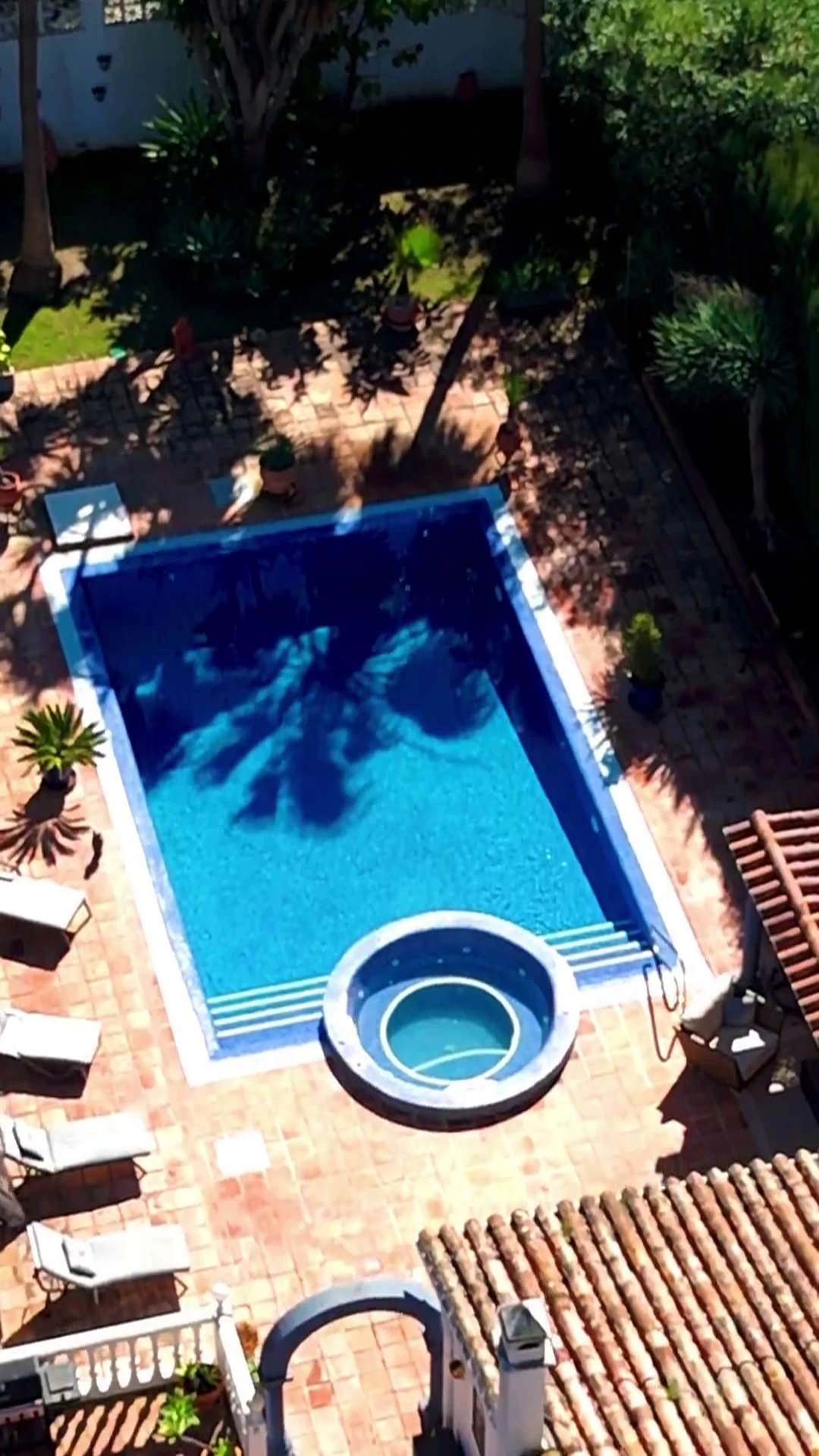 Drone aerial footage of €1.4m villa Calahonda, Mijas Costa - Kozman Media